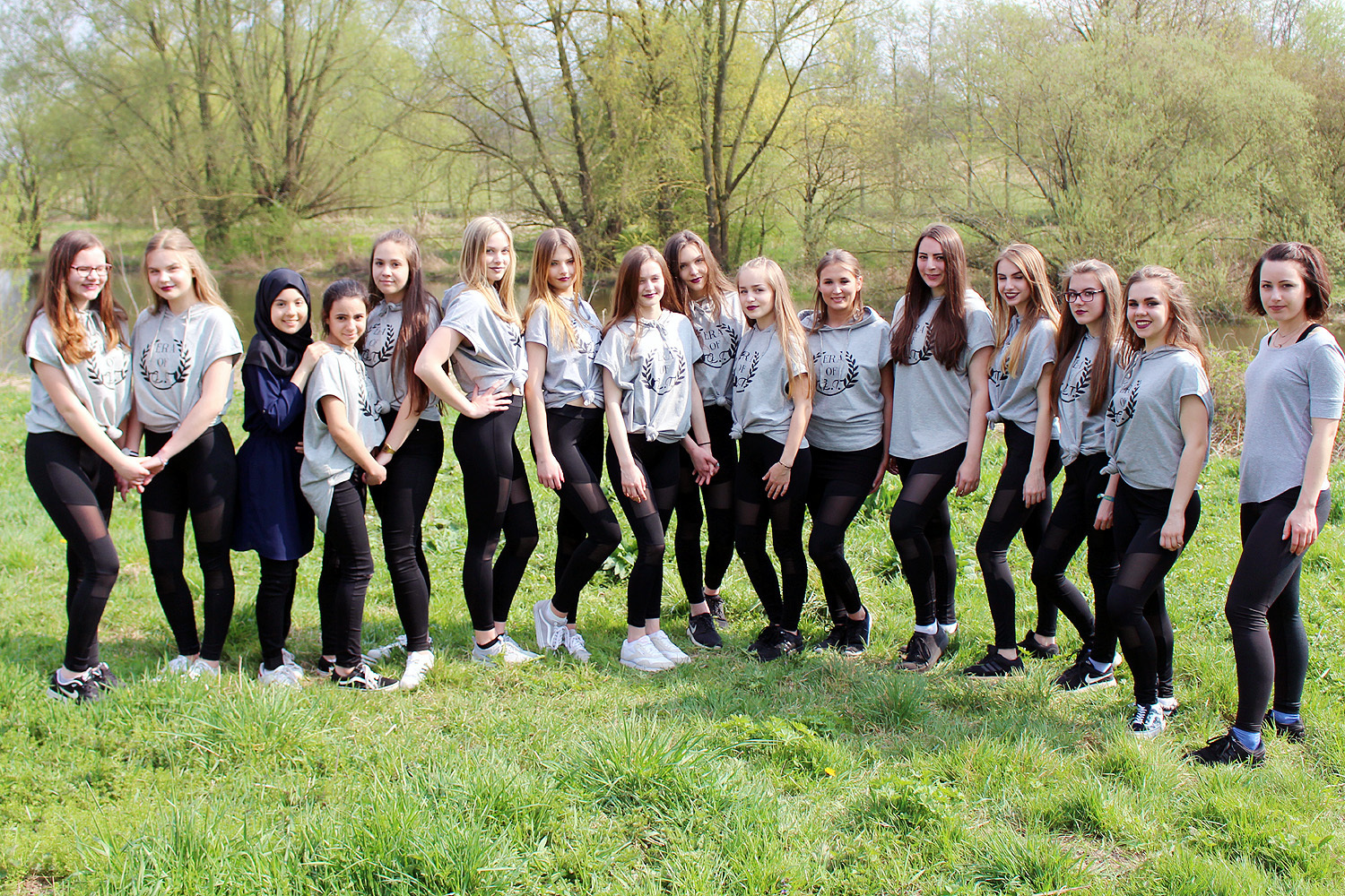 «Era of G.T.» im Himmelmannpark Fröndenberg mit ihrer Choreograpin und Trainerin Eva (rechts)