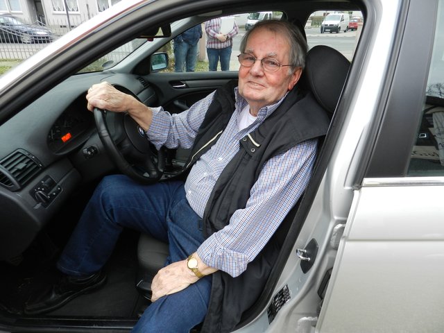 Noch heute sitzt Gründungsmitglied und Ehrenvorsitzender Achim Meßner (81) regelmäßig am Steuer seines BMW.