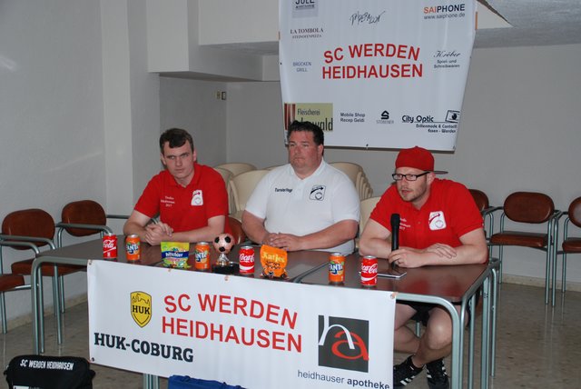 Pressekonferenz mit Organisator Marcel Schäfer (l.), Markus Herkelmann und B2-Trainer Kevin Saalbach. 
Foto: Henschke