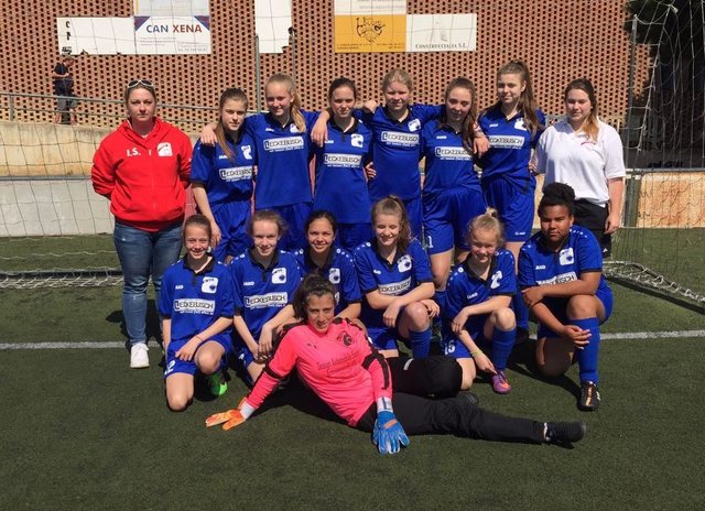 Die Mädchenelf stellte Spielerinnen aus gleich drei Teams. 
Foto: Henschke