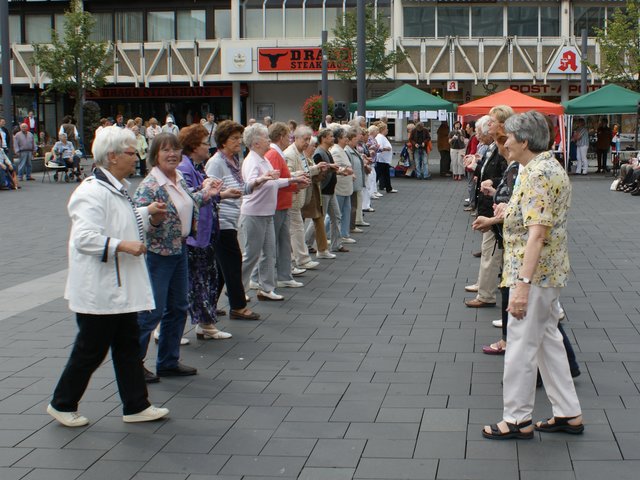 "Gasse zu Paaren" beim Tanzfest 2011 auf dem Berliner Platz
