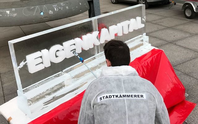 Abschmelzendes Eigenkapital, Aktion der Fraktion "FDP & Die STADTGESTALTER", Video:https://www.facebook.com/bojournal/videos/1795958657334820/