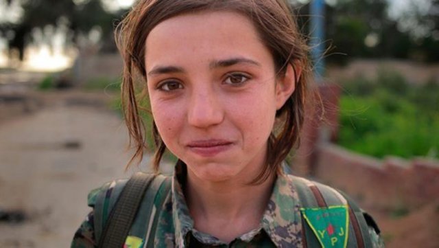 Minderjährige Soldatin der YPJ / Quelle: YPJ