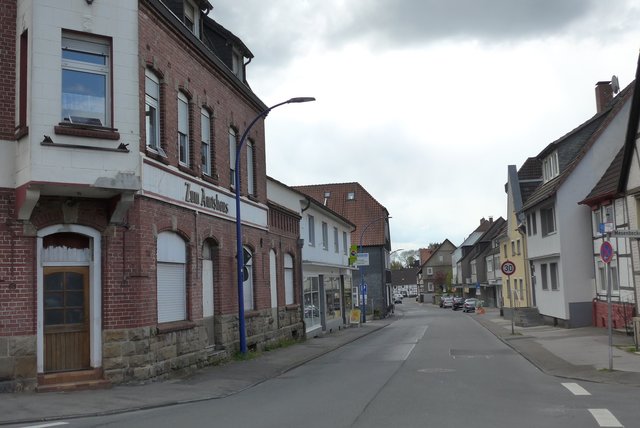 Reichshofstraße in Westhofen. Das ist kein historisches Foto. Das ist aktuelle Realität im April 2017: Der Schrei nach neuem Leben.