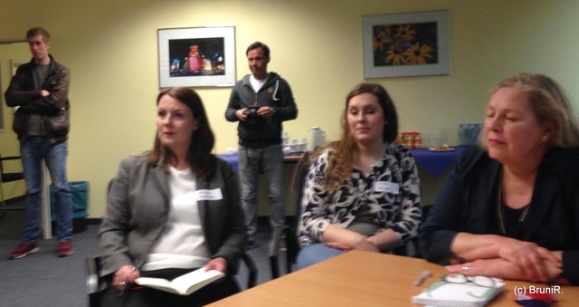 Die "vonner Redaktion" im Hintergrund!