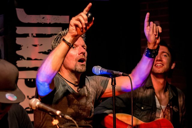 Das Konzert war ursprünglich für Januar angesetzt. Die Tickets dafür sind für den Auftritt am 5. Mai gültig.