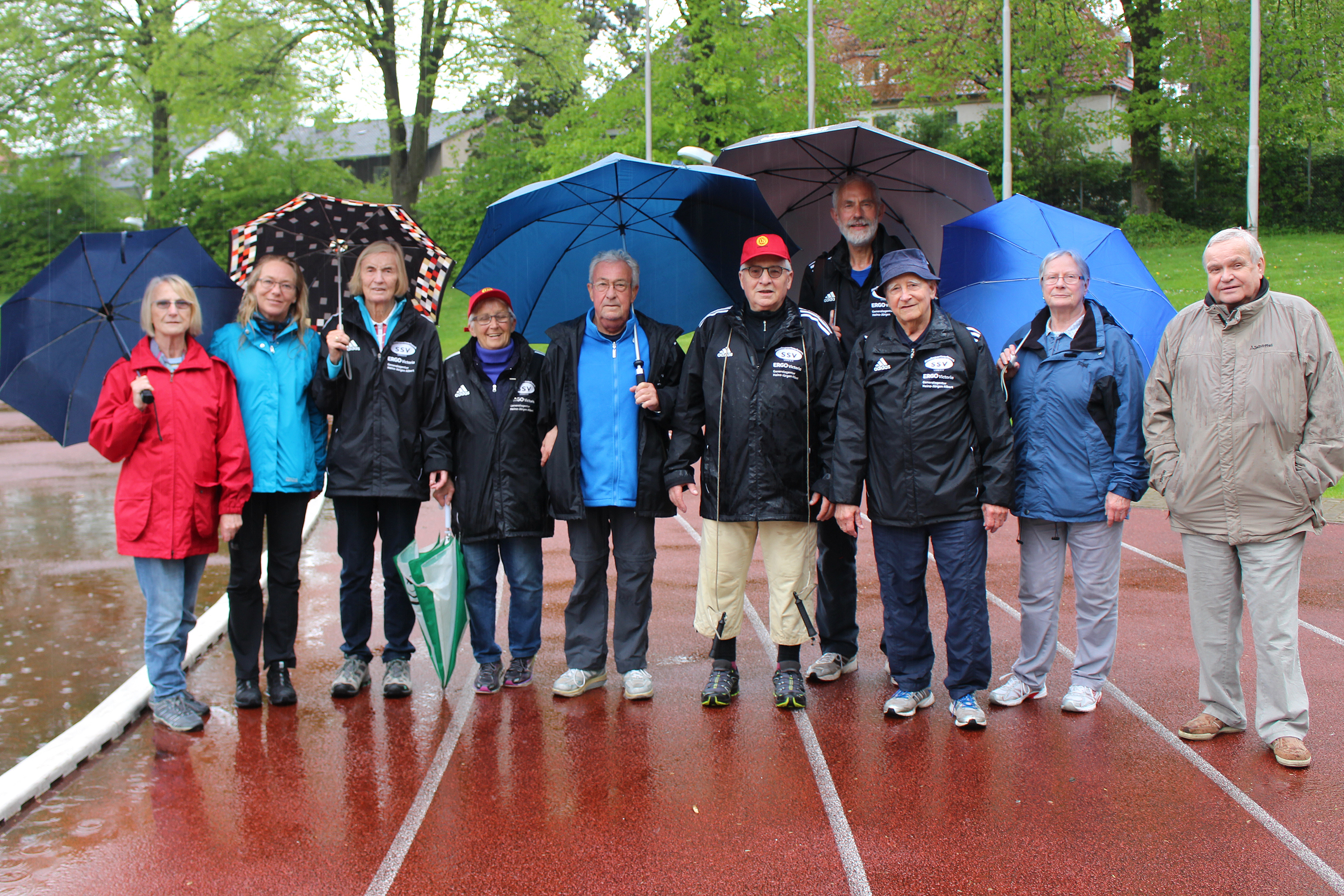 Es regnete, regnete und regnete zum Auftakt der Sportabzeichensaison ■ Foto © Jürgen Thoms