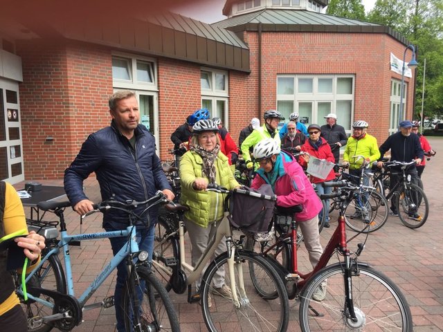 Um 13.10 Uhr ging es los zur Radtour. | Foto: © Wir sind Schermbeck