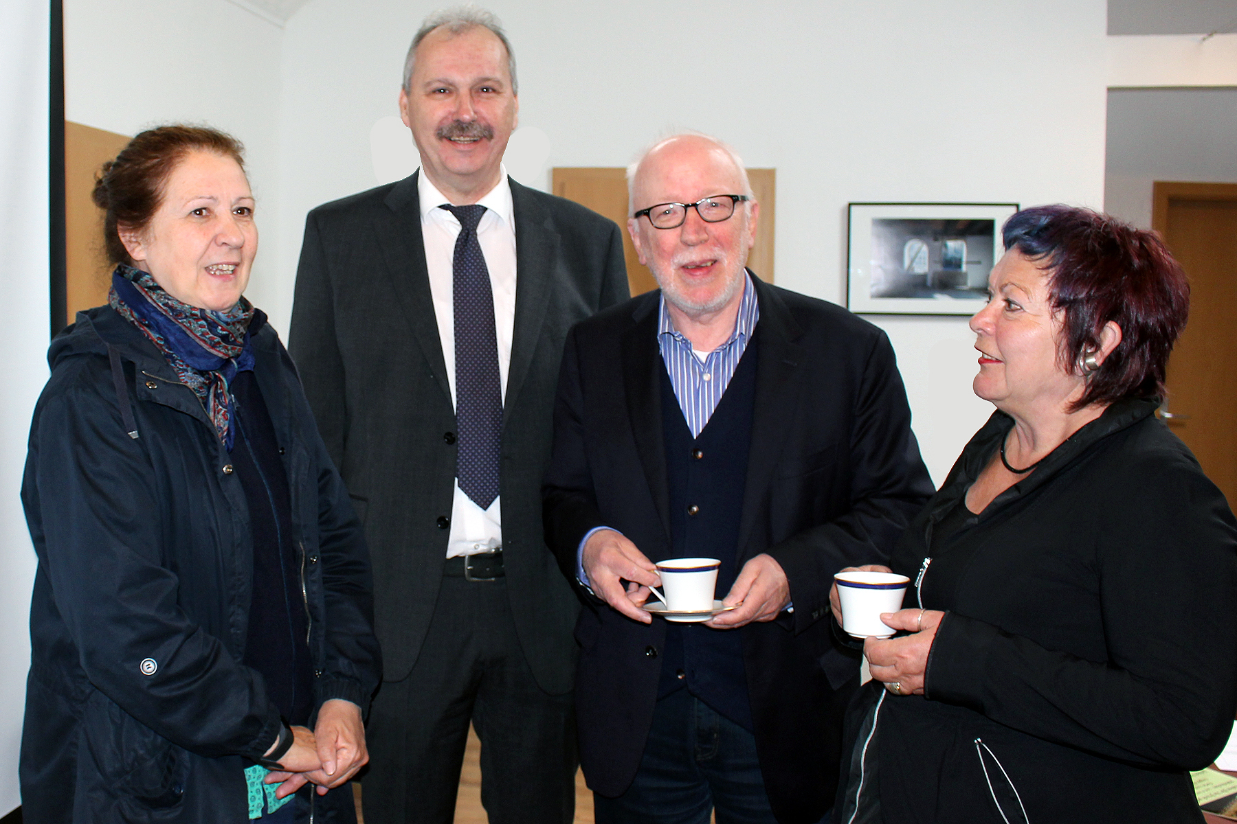 Psych. Koordinatorin Kreis Unna Gabi Olbrich-Steiner, Martin Wiggermann, Wolfram Kuschke und Ingeborg Schlusemann vom Vorstand des Vereins zur Förderung der Wiedereingliederung Drogenabhängiger Unna e. V.