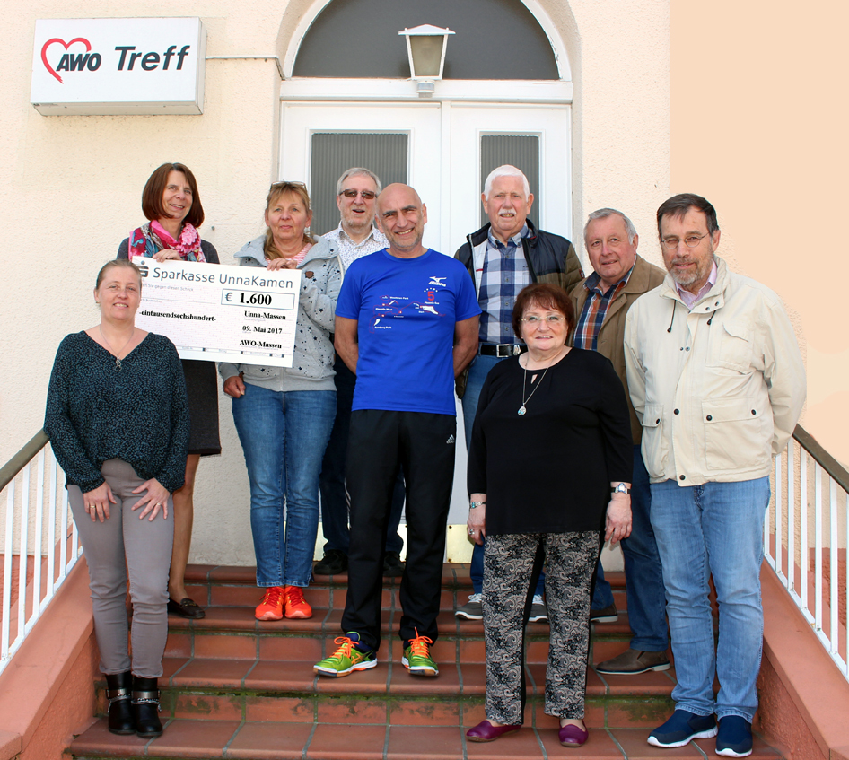 Anja Jacke (Förderverein Sonnenschule), Tanja Pfützner (stellv. Schulleiterin Sonnenschule), Uta Rutenhofer (Kita Wirbelwind), Dieter Vogel (AWO), Matthias Landsberg, (Schulleiter Schillerschule), Rudolf Reitz (AWO), Margret Bülow (AWO),
Walter Danielmeier (AWO) und Dieter Rösler ( Schulleiter Hellweg Realschule)