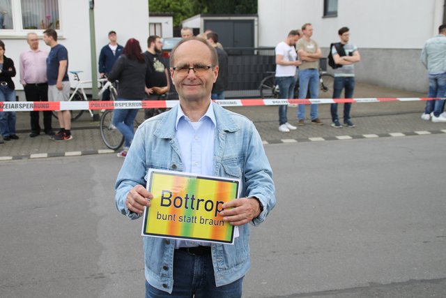 11. Mai 2017, Kundgebung gegen den Auftritt der rechtspopulistischen Alternative für Deutschland (AfD) vor Willy-Brandt Gesamtschule aus Bottrop, Fotos: Sahin Aydin