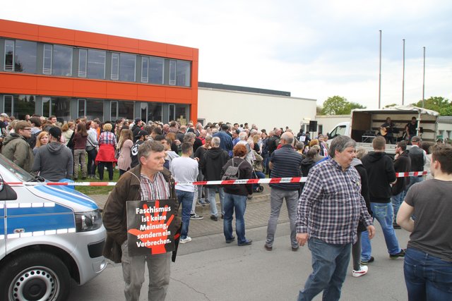 11. Mai 2017, Kundgebung gegen den Auftritt der rechtspopulistischen Alternative für Deutschland (AfD) vor Willy-Brandt Gesamtschule aus Bottrop, Fotos: Sahin Aydin