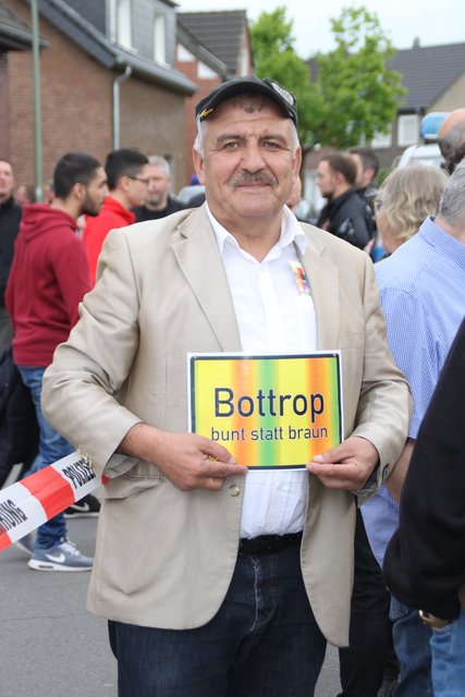 11. Mai 2017, Kundgebung gegen den Auftritt der rechtspopulistischen Alternative für Deutschland (AfD) vor Willy-Brandt Gesamtschule aus Bottrop, Fotos: Sahin Aydin
