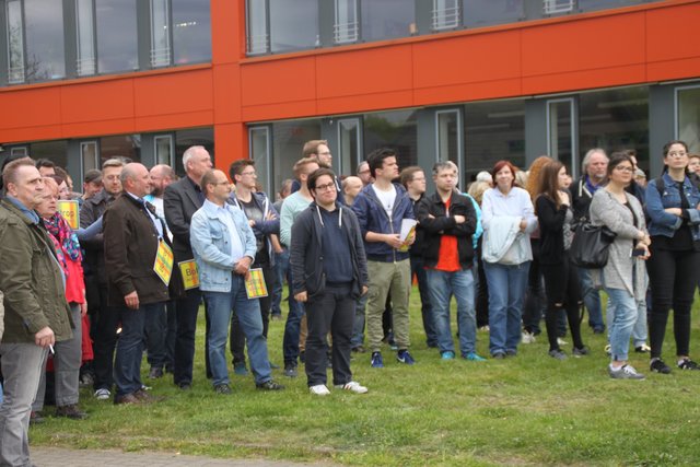 11. Mai 2017, Kundgebung gegen den Auftritt der rechtspopulistischen Alternative für Deutschland (AfD) vor Willy-Brandt Gesamtschule aus Bottrop, Fotos: Sahin Aydin