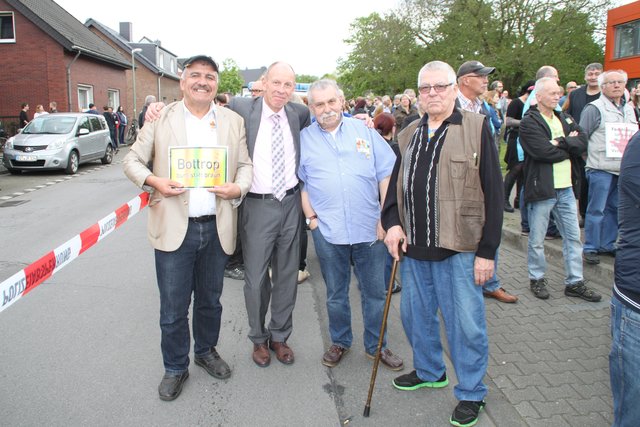 11. Mai 2017, Kundgebung gegen den Auftritt der rechtspopulistischen Alternative für Deutschland (AfD) vor Willy-Brandt Gesamtschule aus Bottrop, Fotos: Sahin Aydin