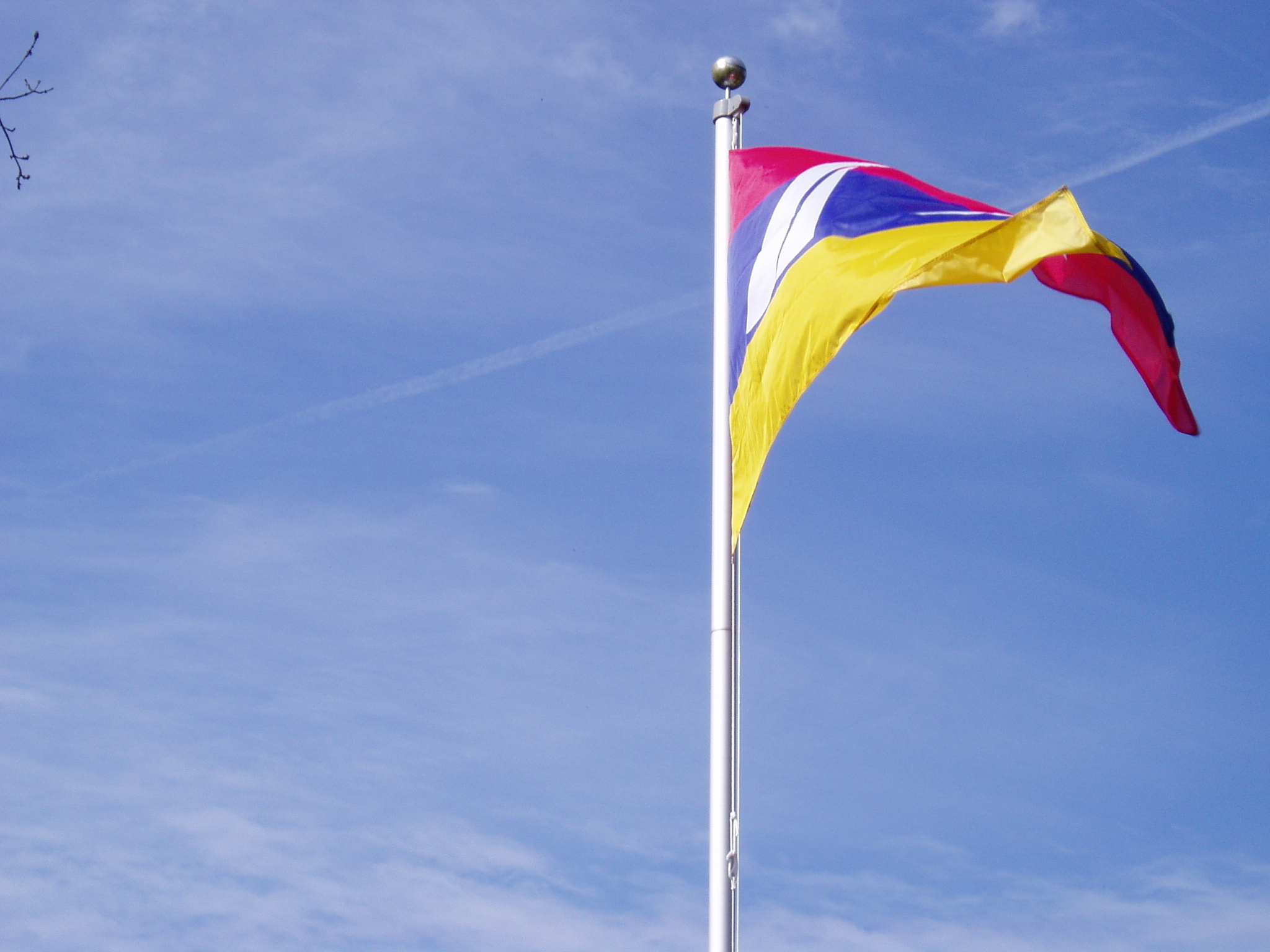 Die Vereinsflagge bei frischer Brise . . .