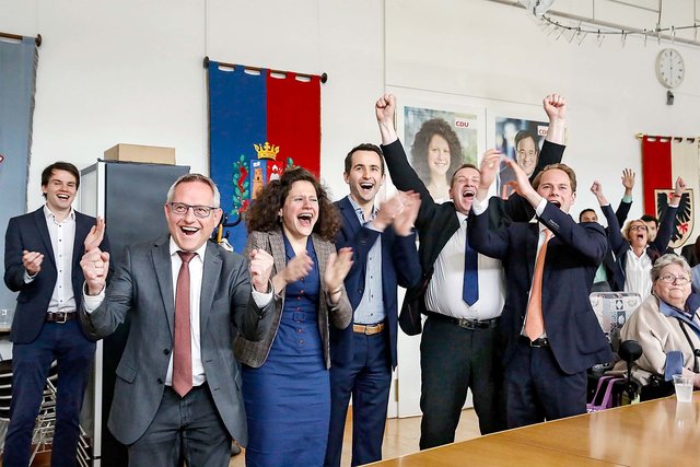 Das war die Reaktion der CDU nach der ersten Hochrechnung am Wahlabend im Rathaus.