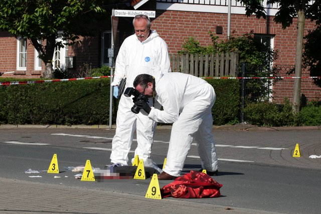 Experten der Polizei sicherten Spuren.