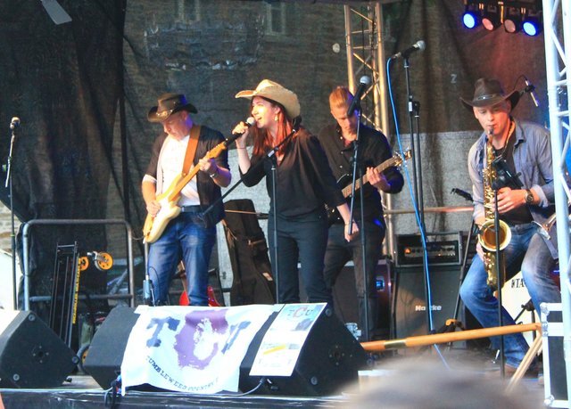 Auf der Bühne sorgte auch diese Countryband für gute Stimmung.