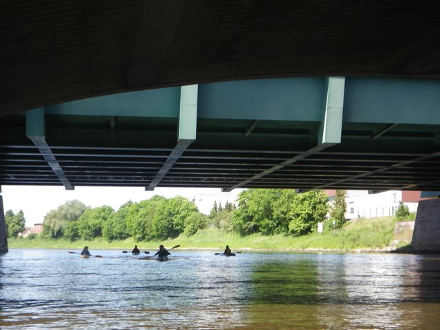 Unterfahrung der parallel verlaufenden Kanäle