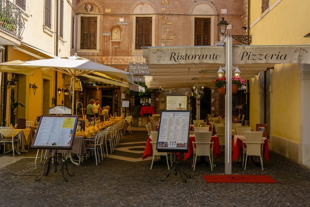 Typisches Restaurant-Eckchen in der Altstadt