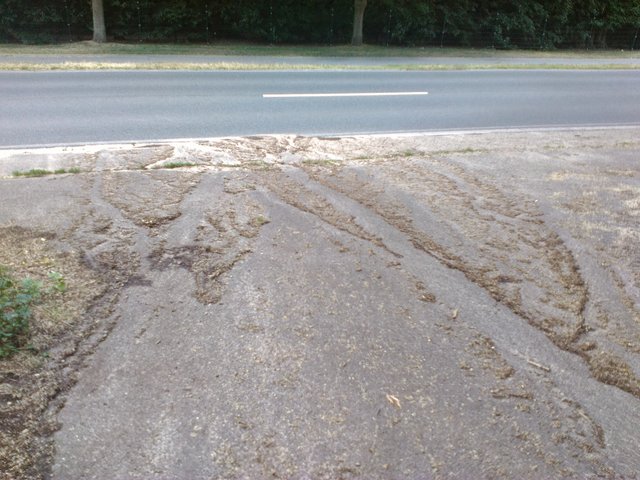Das könnte ohne Wasserbecken passieren. Foto Mündung HIngstberg in Römerstraße