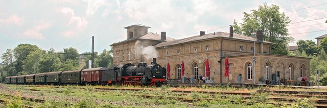 Panorama vom Bahnhof Hattingen mit der Einfahrt der RuhrtalBahn