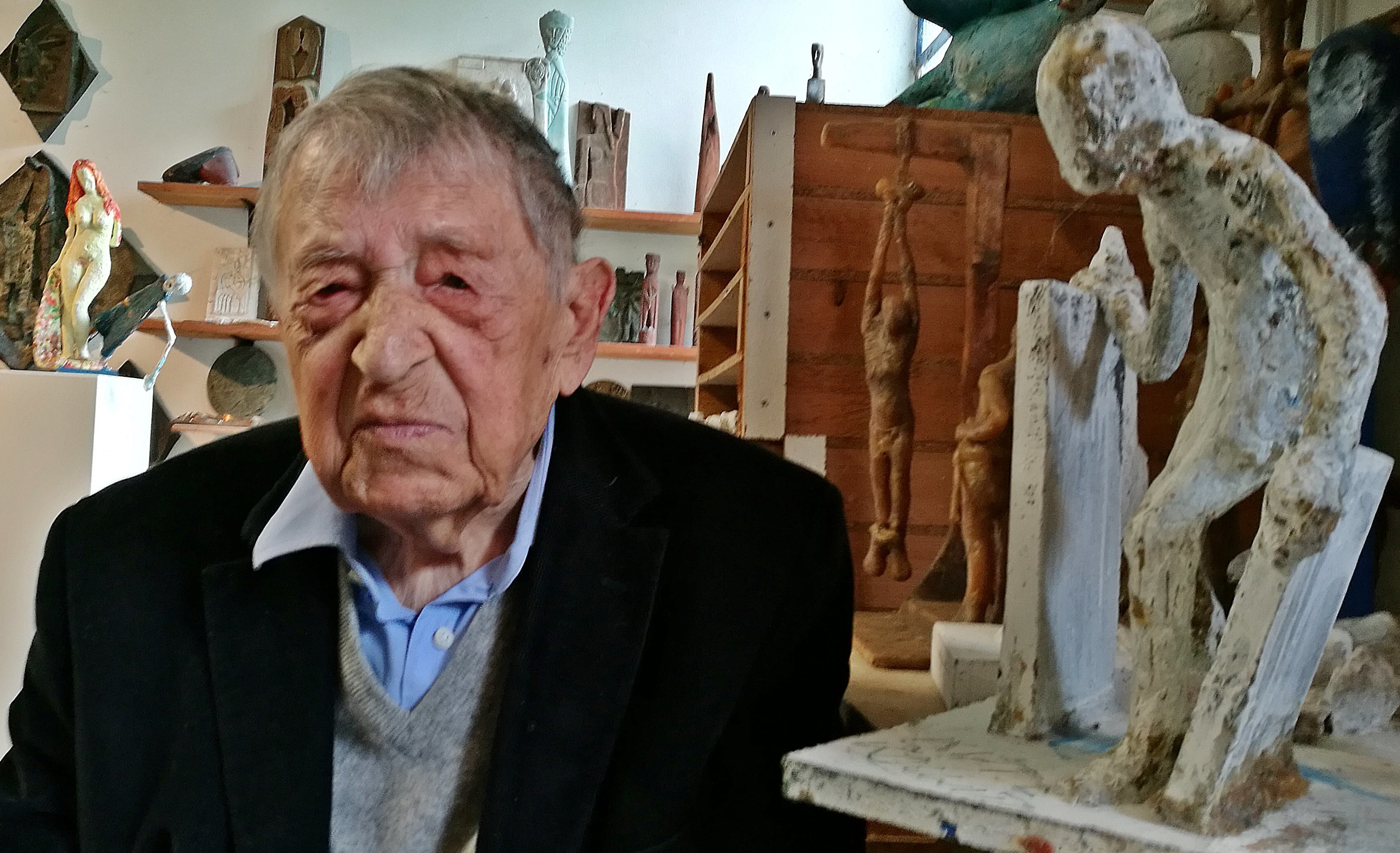 Aus Trümmern Neues zu erschaffen oder zwischen den Welten zu wandeln; Die bislang letzte Figur von Josef Baron gibt Raum für Interpretationen, wie sein gesamtes Lebenswerk.