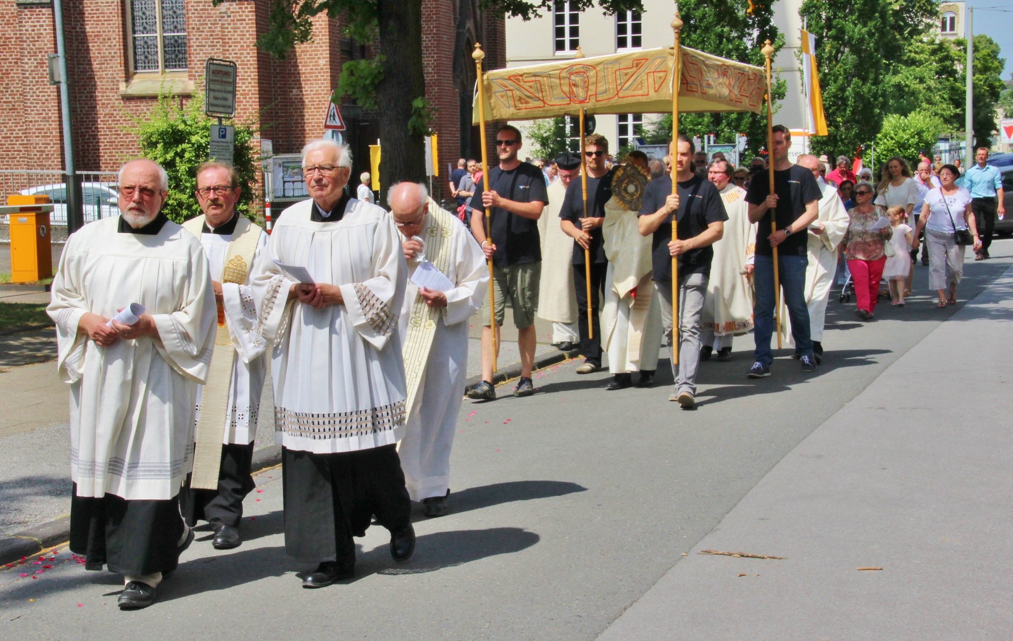Hattingen Katholiken zeigen ihren Glauben Festgottesdienst