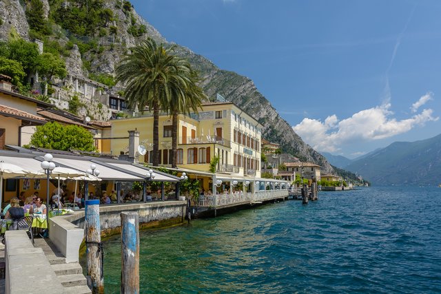 Gastronomie am Ufer des Gardasees