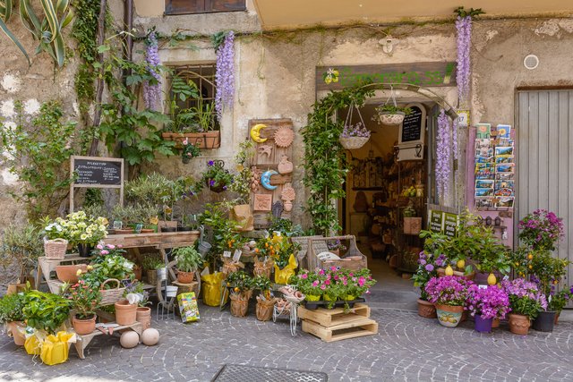 Einige schnuckelige Geschäfte findet man auch in dieser touristischen Hochburg
