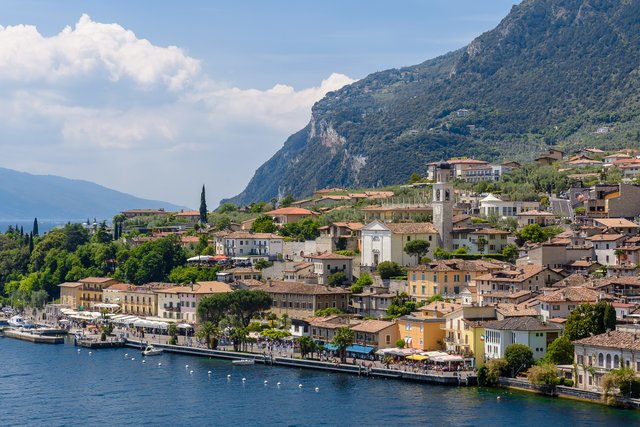 Die Pfarrkirche "San Benedetto" aus dem 17. Jahrhundert prägt die Silhouette der Altstadt