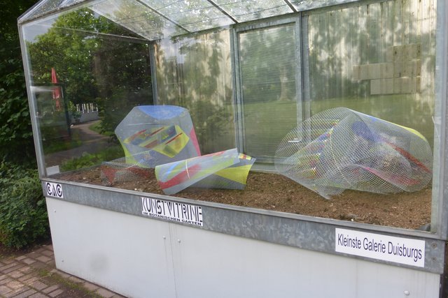 Andreas Blum zeigt eine Installation in der Kunstvitrine im Botanischen