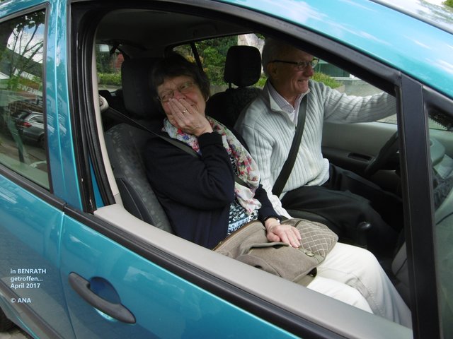 die BEIDEN hier trafen wir auf unserem WEG zum Schloss... Franz+Elisabeth suchten noch einen Parkplatz