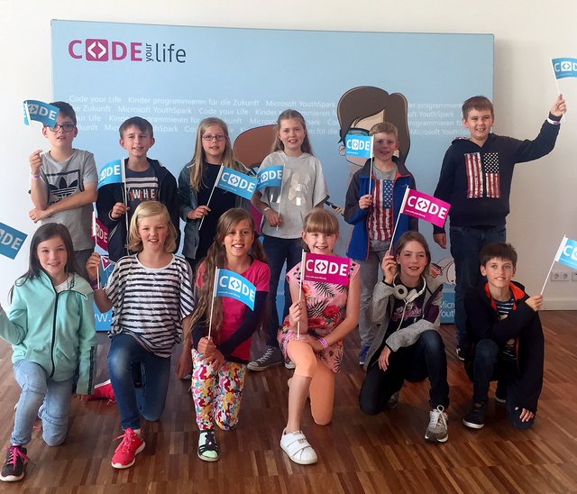 Durch eine Initiative des Bundestagsabgeordneten Sven Volmering MdB und auf Einladung von Microsoft Deutschland verbrachten zwölf Kinder der Urbanusschule Rhade vier erlebnisreiche Tage in Berlin.