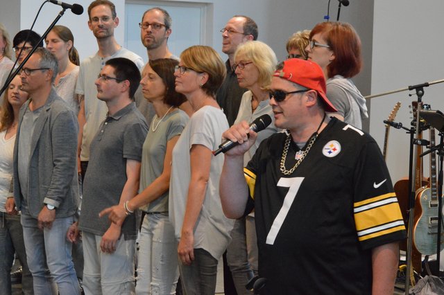 Um den einstudierten Rap stimmungsvoll zu Präsentieren darf natürlich das passende Outfit nicht fehlen.