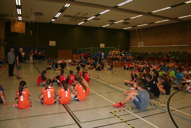 Bürgermeister Hermann Hupe und der 1. Vorsitzende Dirk Marquardt eröffnen die 26. Kamen Open.