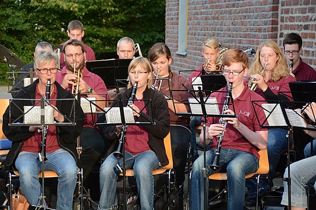 Mit viel Musik wird in Wemb Kirmes gefeiert.