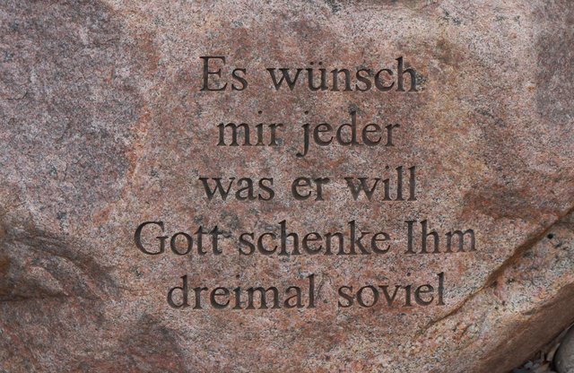 Dieser Stein steht an der Pumpe