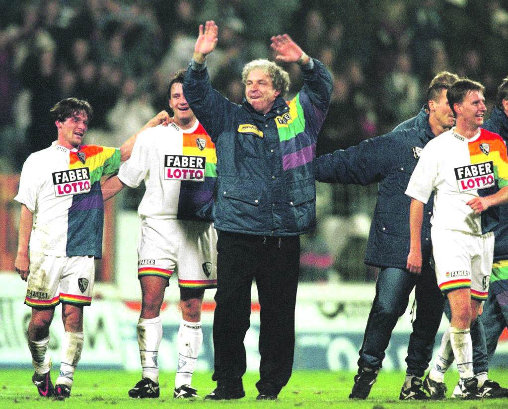 Der 6. November 1997: Der VfL Bochum besiegt den FC Brügge mit 4:1 und zieht ins Achtelfinale vom Uefa-Cup ein. Trainer des damaligen Erstligisten und hier mittendrin: Klaus Toppmöller, der "anne Castroper" seine längste Trainer-Station seiner Karriere hatte.