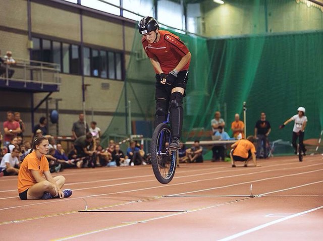 Als Einrad-Sportler ist auch Ratsgymnasiast Jakob Prinz international erfolgreich. Bei den diesjährigen Europameisterschaften konnte er drei Vizemeister-Titel und zwei Bronzemedaillen für sich verbuchen.
