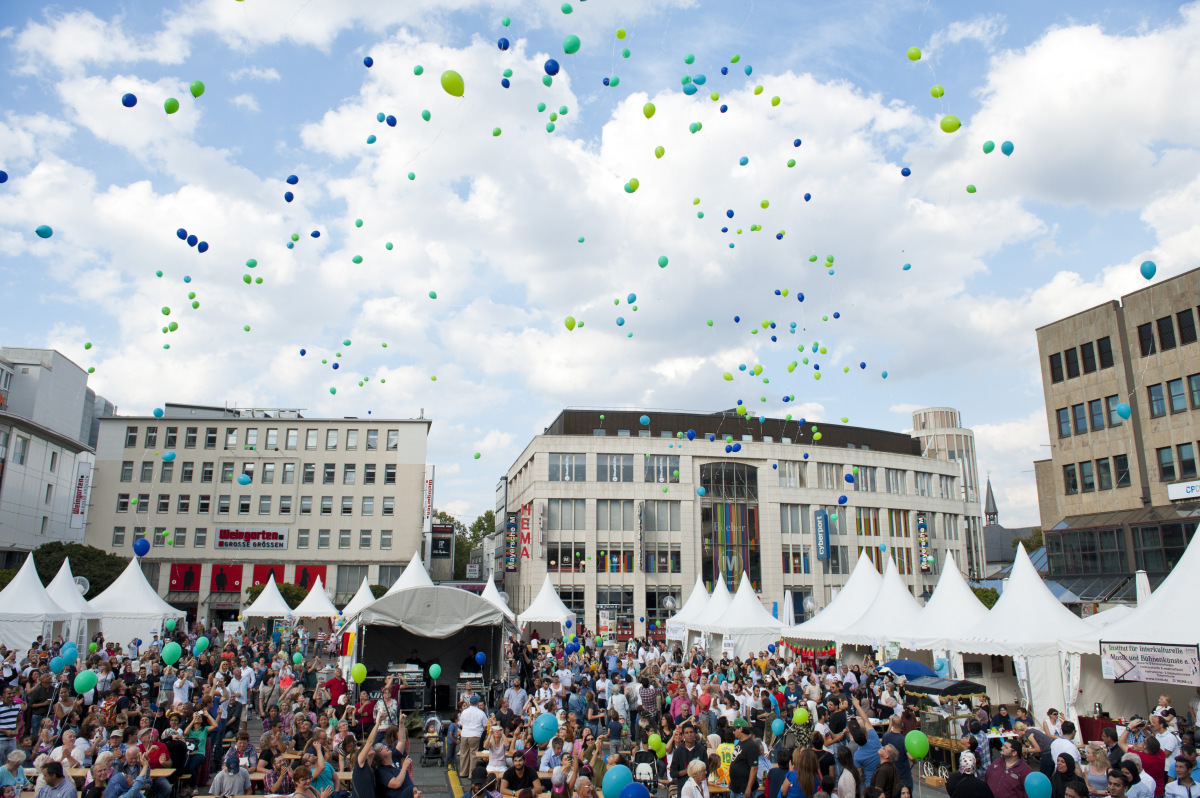 Das Arche-Noah-Fest auf dem Kennedyplatz ist ein Publikumsmagnet. Foto: Tom Pingel/Arche Noah Essen