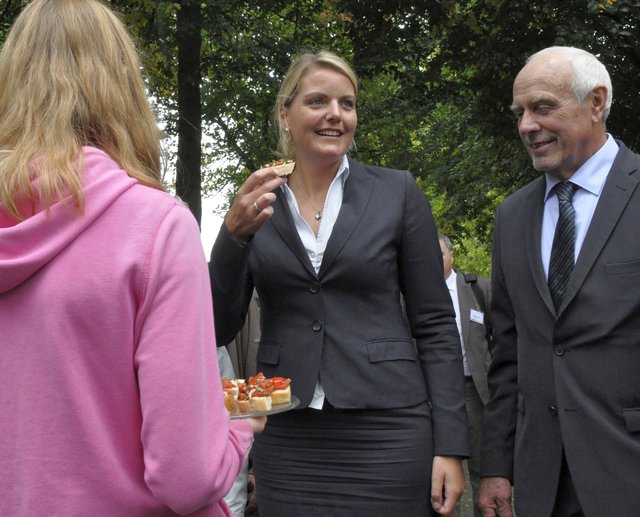"Lecker"! NRW-Ministerin Christina Schulze-Föcking mit Landwirtschaftskammer-Präsident  Johannes Frizen