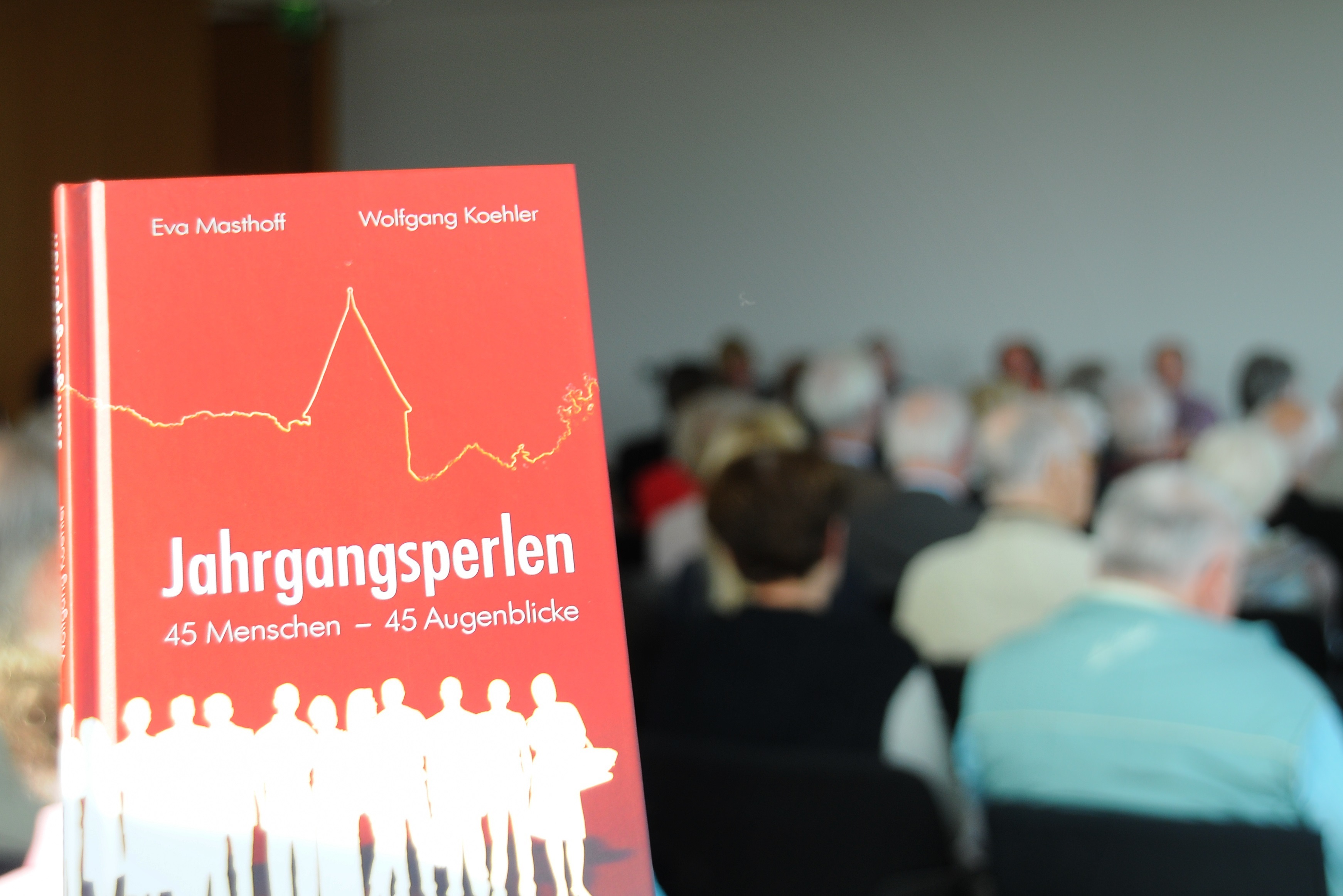 Vollbesetzt bis auf den letzten Platz war der Saal bei der Buchvorstellung.