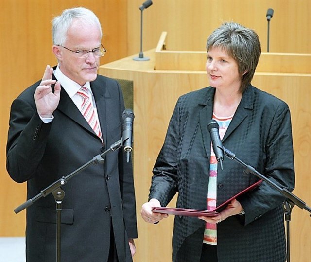 Regina van Dinther bei der Vereidigung des damaligen Ministerpräsidenten Jürgen Rüttgers. Foto: Landtag NRW