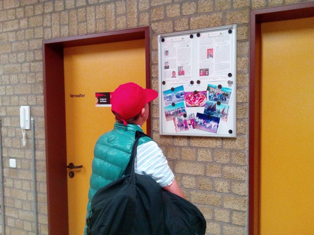 Schwimmbadvorraum, Aushangstelle für unseren MHFC-Newsletter.