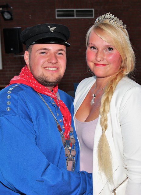 Das neue  Bürgerkönigspaar  Dominik Oskamp  ( Wattenscheid ) & Julia Klar ( Grömitz )    Bilder : Freiwillige Feuerwehr  Grömitz