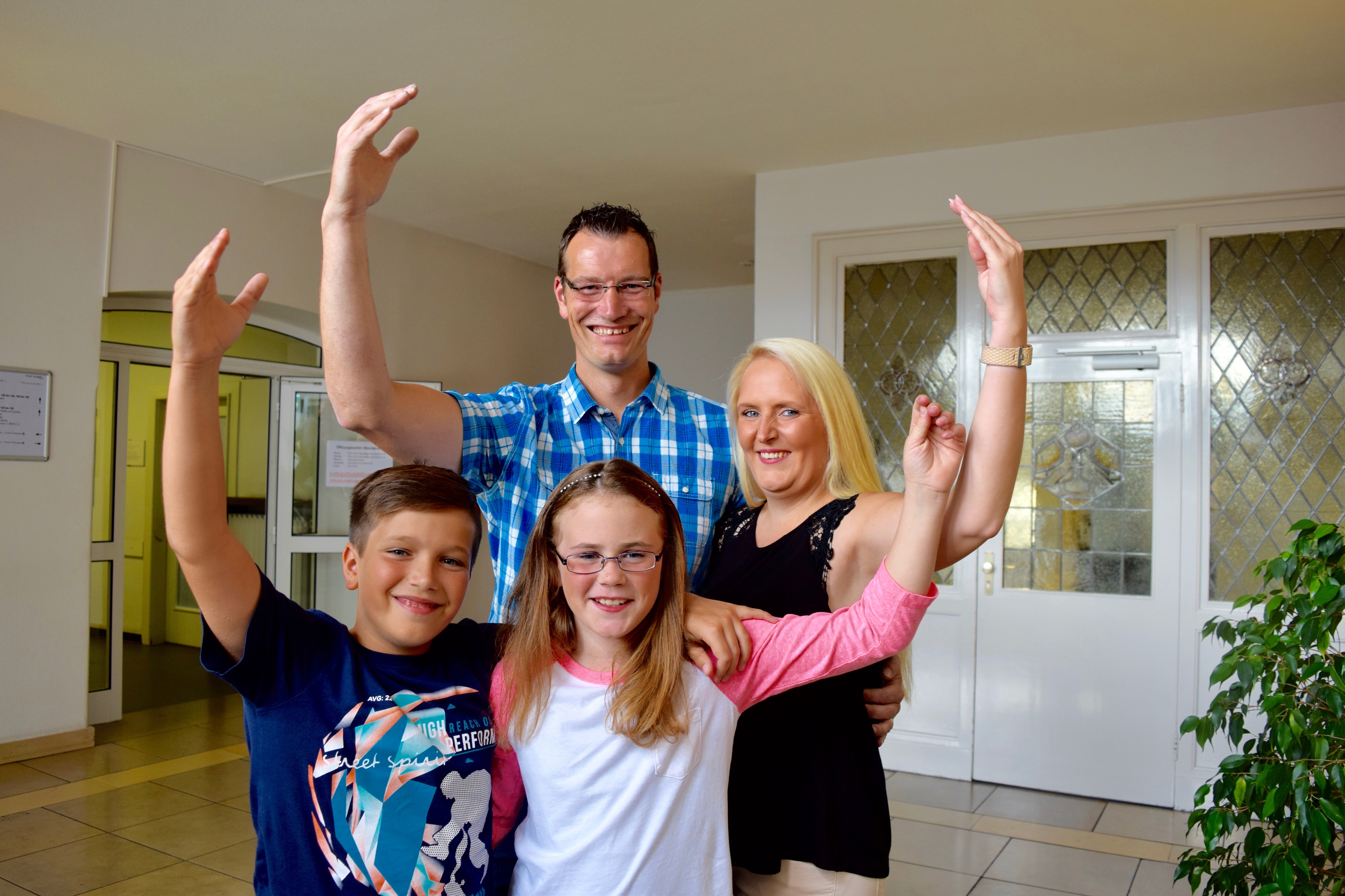 Üben schon mal für die kommende Session: Das Stadtprinzenpaar Manuel I. und Sandra I. und das Kinderprinzenpaar Nico II. und Vanessa I. .