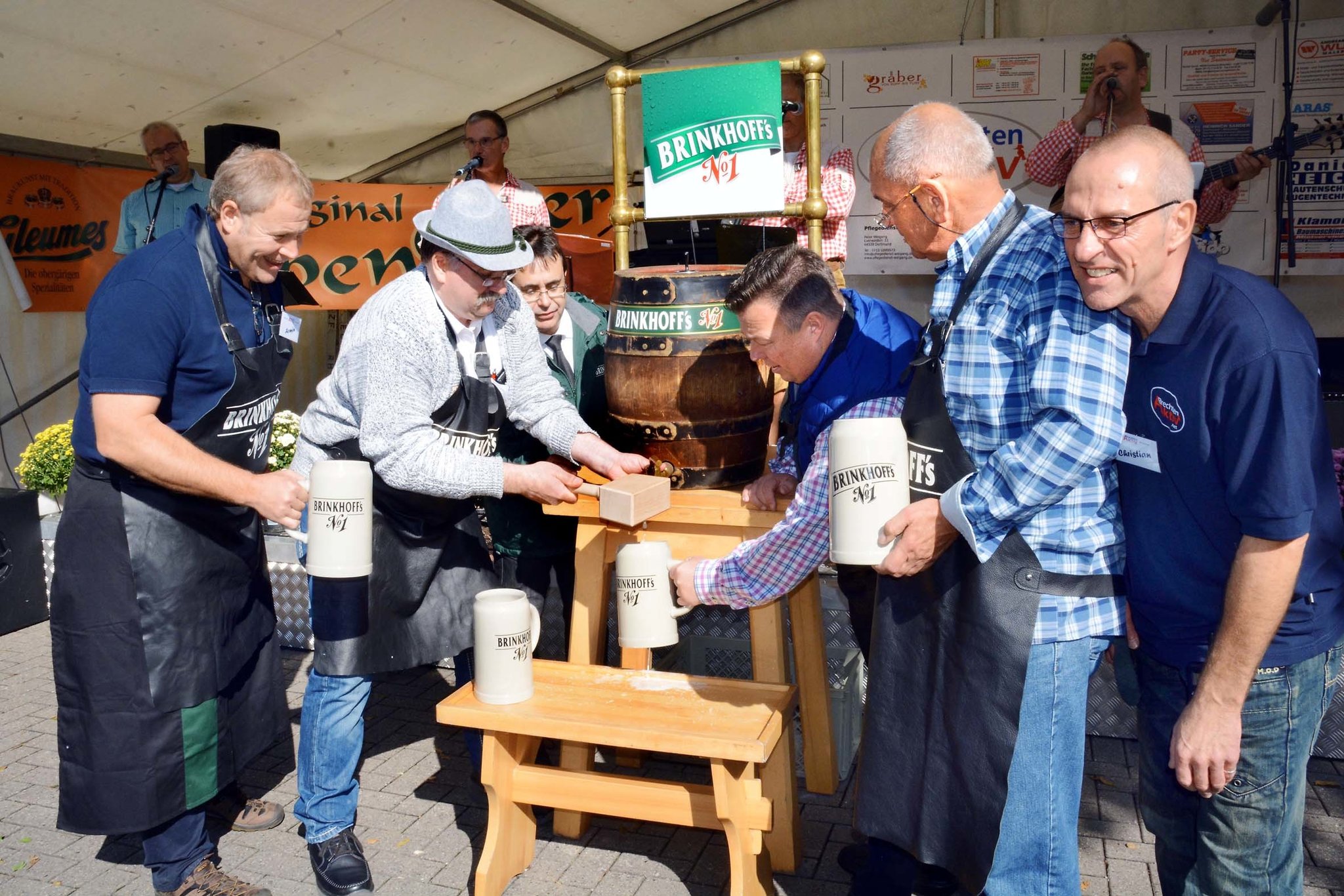 Mit Dirndl nach Brechten Anwohner feiert Oktoberfest DortmundNord