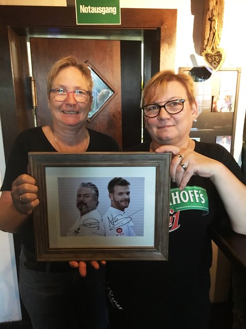 Das Ehepaar Dagmar Weiß und Sonja Weiß (v.l.) wurde von den Kochprofis "gecheckt".